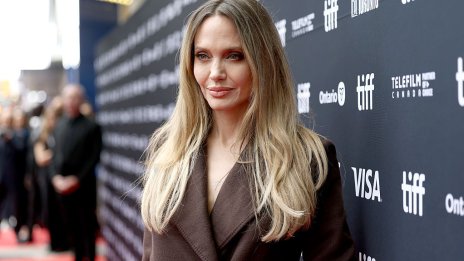 Русата Анджелина Джоли блесна на филмовия фестивал в Торонто