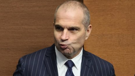 Министър Караджов е подал сигнал днес по случая с "Райънеър"