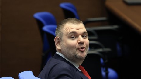 ДПС пита отново трима министри за &bdquo;36 полета за 5 млн.&ldquo; и милионите за мантинели