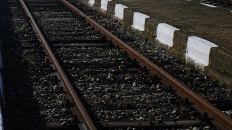 Мъж падна от влак на гарата в Чирпан, с опасност за живота е 