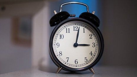 Върнахме стрелките с 1 час назад към астрономическото време