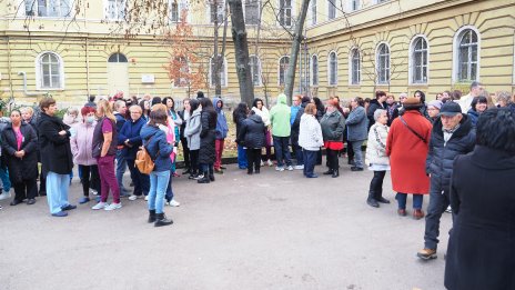 Здравните специалисти на протест, Кирилов им обеща по-високо възнаграждение 