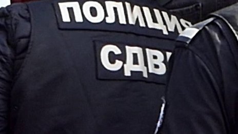 Столичният &bdquo;Христо Ботев&ldquo; осъмна под полицейска блокада, има арестувани