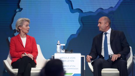 Урсула фон дер Лайен със закъснял поздрав за изборната победа на Радев