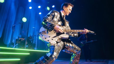 Неподражаемият Крис Айзък пред Dnes.bg - звезда, която гори от любов и изпепелява с музика