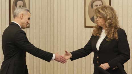 "Галъп": Илияна Йотова печели с 36.6%, Гюров я следва с 31.8%