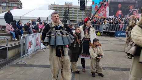 Тервел Пулев сурвакар в Перник