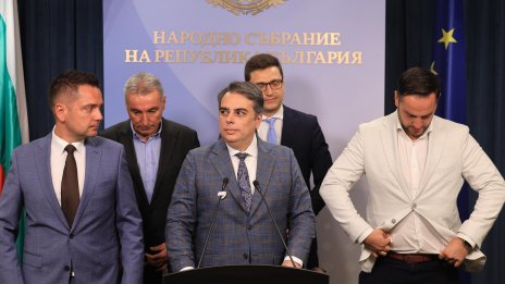 Асен Василев с остри критики към ПБ 