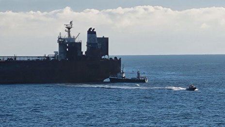 Започна операцията по възстановяване и буксировка на танкера "Кайрос"