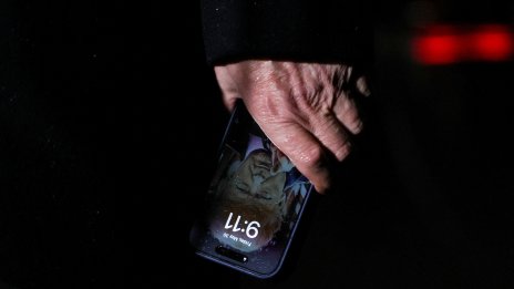 Нарцис: Ето каква е снимката на iPhone-а на Тръмп