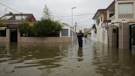 Потопът в Испания: Ограничиха движението в 145 общини, бурята Адам взе две жертви