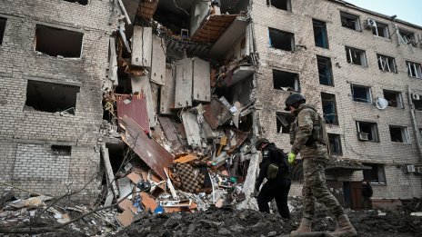 Новите военни мошеници на Русия - „Черните вдовици“, които мамят войници за брак