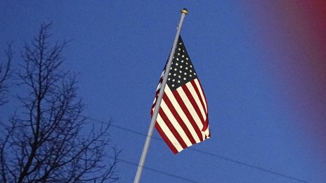 САЩ свалиха ирански дрон, приближил се агресивно към самолетоносач