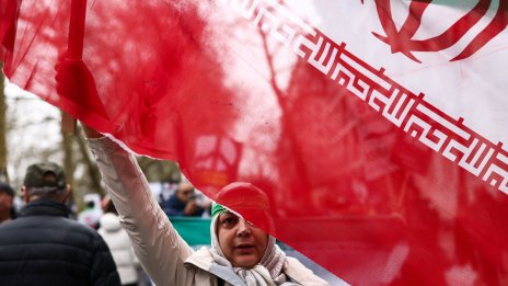 Иранските хардлайнери настояват за бърз избор на нов върховен лидер