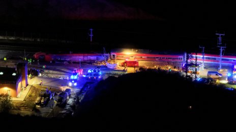 Расте броят на жертвите на железопътната катастрофа в Испания СНИМКИ