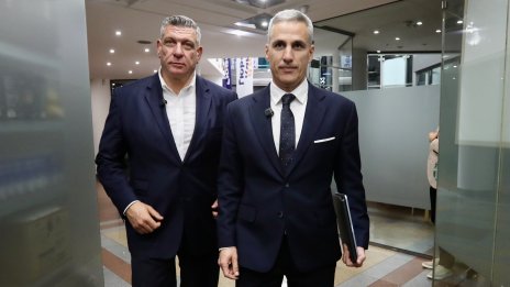 Андрей Гюров бие убедително Йотова в 24 МИР в София