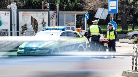 Полицията иззе долари, лаптоп и списък с имена край Дупница