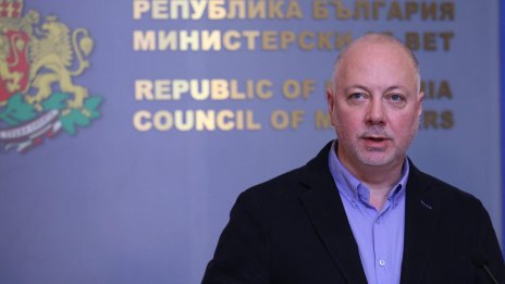 Премиерът нареди: 24-часово наблюдение на пътищата заради снеговалежите