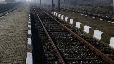 Влак блъсна велосипедист, той загина