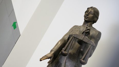 Британец отива на съд, многократно дрогирал и изнасилвал съпругата си