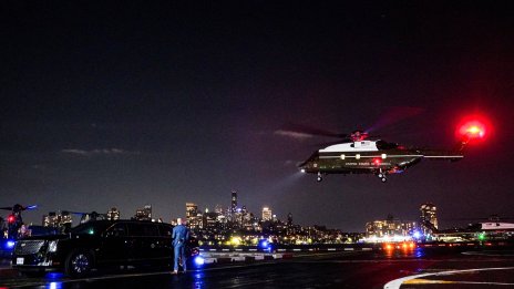 Арестуваха мъж, насочил лазер към хеликоптера на Тръмп