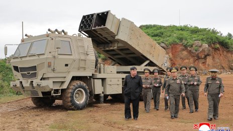 Северна Корея разполага с нова ракетна артилерия и тактическа ракетна система