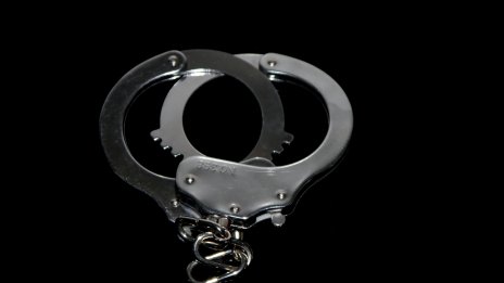 Млад мъж уби баба си, спряла му джобните