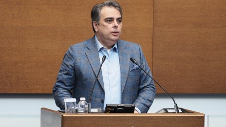 Асен Василев атакува Радев на тема "бюджет" и попита: Как ще направите дефицита 5,7%?