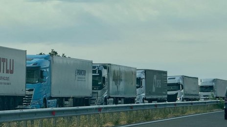 Огромно задръстване от камиони на "Капитан Андреево", престоят е до 17 часа