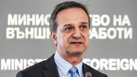 Декларациите пред цялата комисия ще забавят вота зад граница
