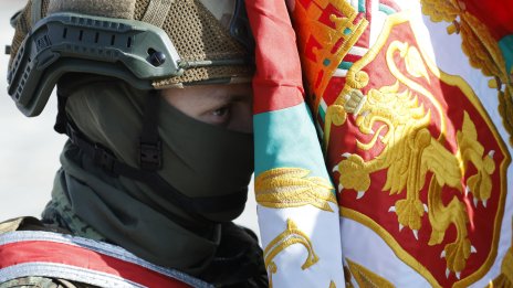 Осветиха българските бойни знамена и знамената-светини СНИМКИ