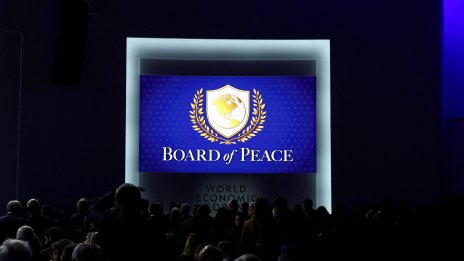 Случайност? Златното лого на Съвета за мир на Тръмп поразително прилича на емблемата на ООН