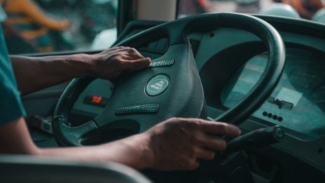 Хванаха водач на автобус от София до Казанлък да гледа порно, докато шофира ВИДЕО