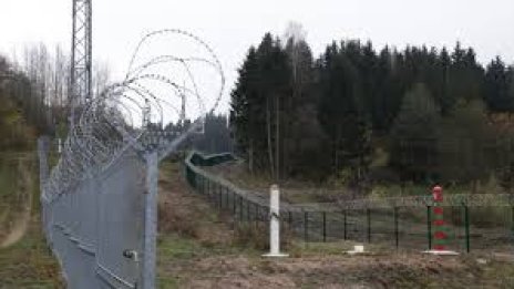 Латвия завърши 280-километрова ограда по границата с Русия