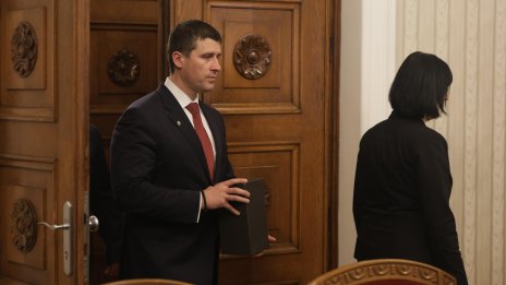 Вандализъм: Счупиха стъклото на офиса на &ldquo;Величие&rdquo; в столицата