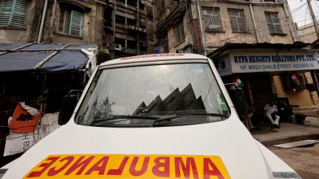 Автобус се вряза в тълпа в Индия, поне петима загинали