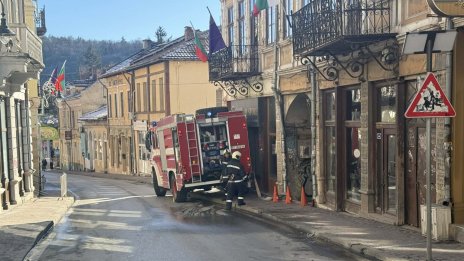 Къща пламна в старинната част на Велико Търново