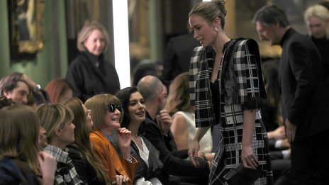 Кои бяха най-добре облечените звезди на дефилето на Louis Vuitton