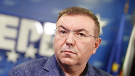 Костадин Ангелов за английския на Рая Назарян: Говори с акцент, също като Макрон ВИДЕО