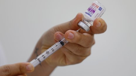 Пловдивчанка съди производител за 100 хил. лева, почти умряла от ваксина срещу COVID