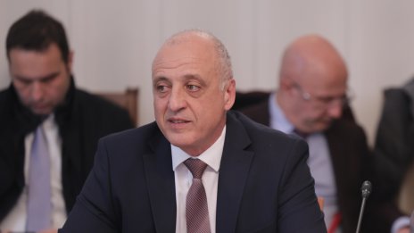 В парламента темата е охраната на властта