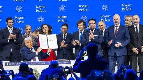 Изненада: Желязков редом до Тръмп в подписването на Хартата на Съвета за мир