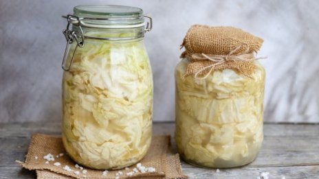 Как бързо да направим домашно кисело зеле?