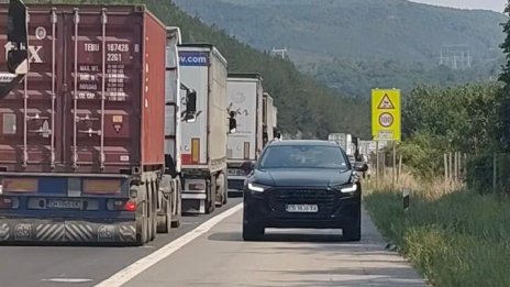 Пореден джигит: Джип в насрещна аварийна лента на АМ "Тракия" ВИДЕО