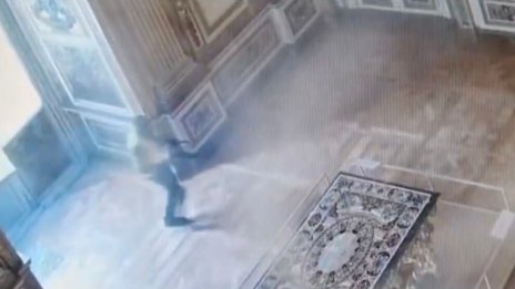 Появиха се ексклузивни кадри от дръзкия обир в Лувъра ВИДЕО