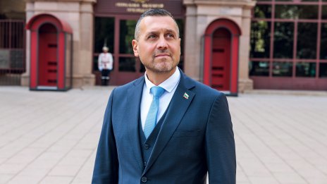 Кой е Ивайло Симеонов, кандидатът за президент с номер 9 в изборната бюлетина?