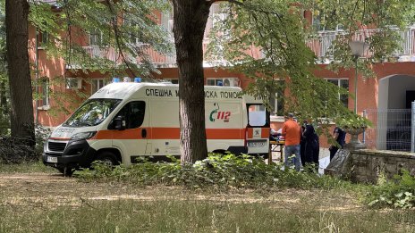 Шофьор отнесе трима пешеходци на пейка в центъра на Пловдив