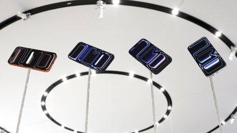 Малки екрани, големи желания: Защо мечтаем за новия iPhone