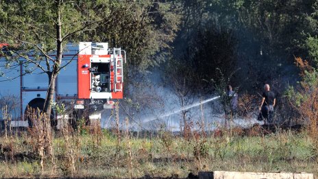 Голям пожар бушува в Хасковско