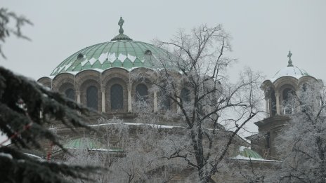 Студен въздух нахлува утре, отново ще вали